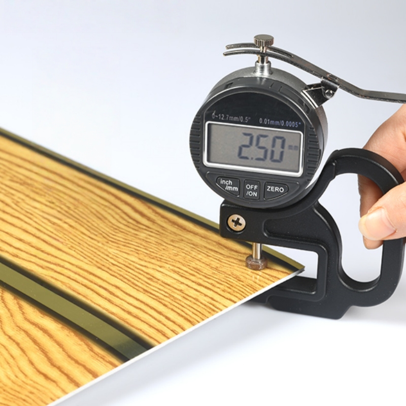 高級木目調ウォールパネル ゴールドトリム付き 自己粘着壁紙  - Pvc Panel Background のレビューと価格
